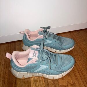 REEBOK WOMENS SNEAKERS SIZE 9